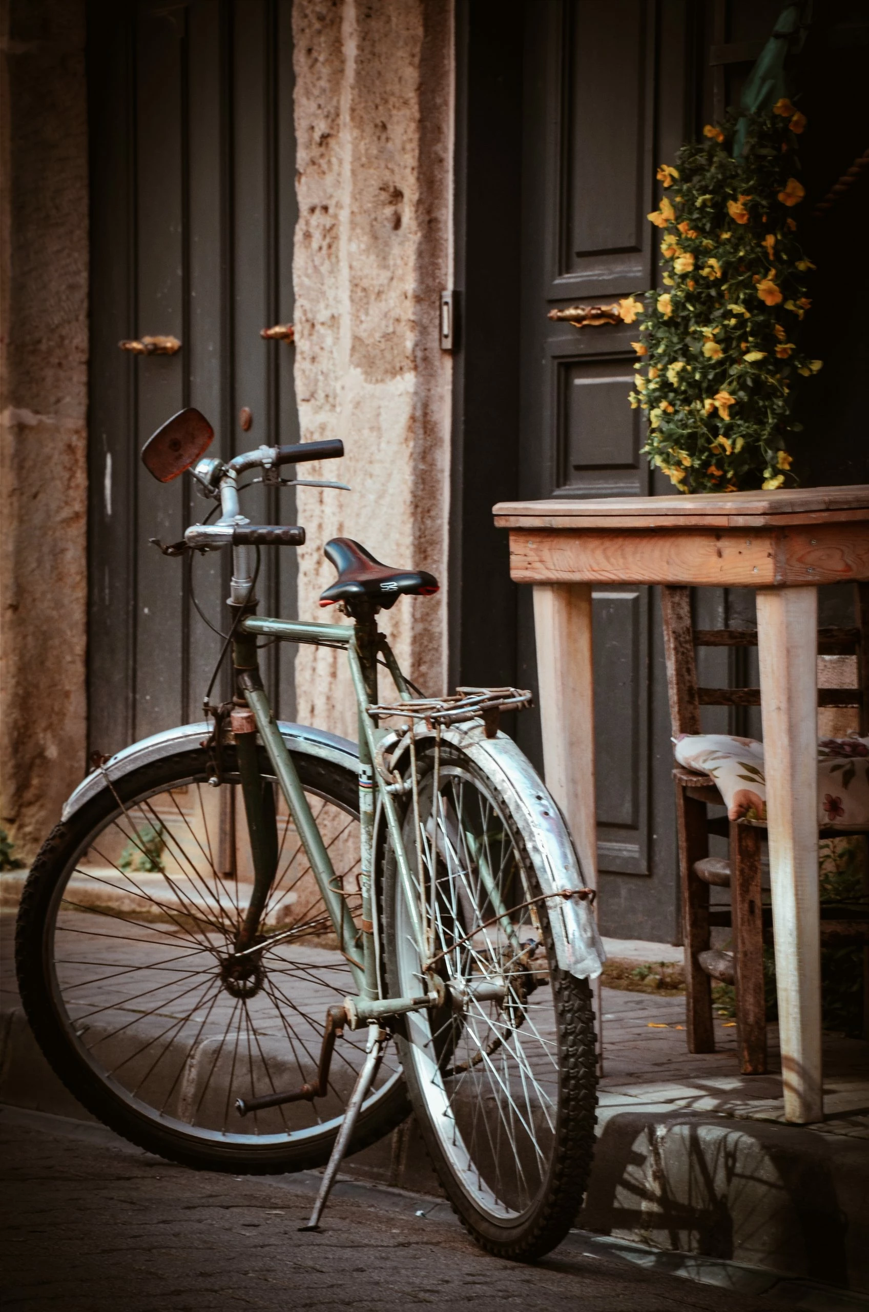 Framsida 15 Framsida -cykelaffär pexels gul isik 2332911 scaled